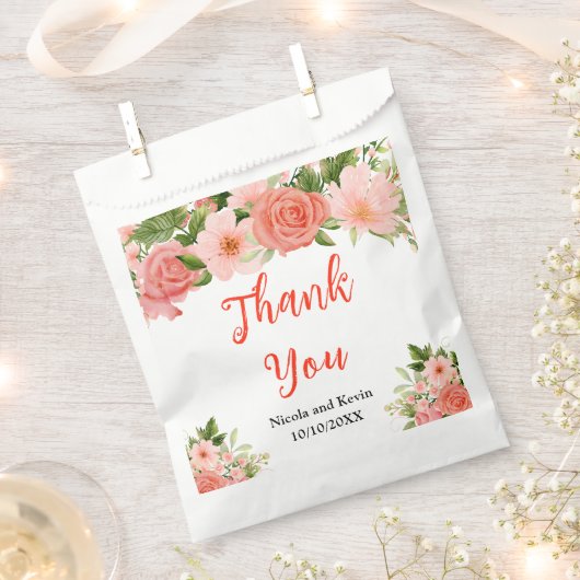 Korallenrote Rosen mit Laub Geschenktütchen (Ausgeschnitten)