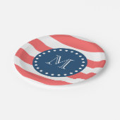 Korallenrote weiße Streifen Muster, Pappteller (Schrägansicht)