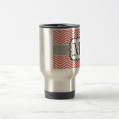 Korallenroter weißer Monogramm-Buchstabe M Reisebecher (Mittel)