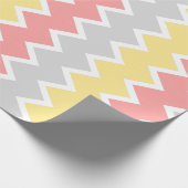 Korallenrotes gelbes und graues Zickzack Geschenkpapier (Ecke)
