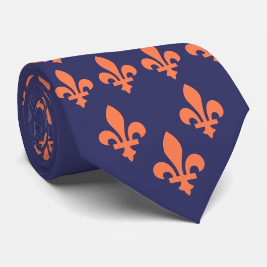 Korallenrotes Motiv Fleur-De-lys auf Krawatte (Gerollt)