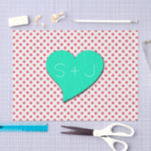 Korallenrotes rosa Polka Punkt-Monogramm durch Seidenpapier (Handwerk)