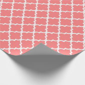 Korallenrotes rosa Quatrefoil deckt Muster mit Geschenkpapier (Ecke)