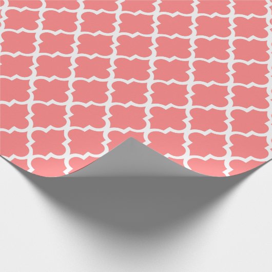 Korallenrotes rosa Quatrefoil deckt Muster mit Geschenkpapier (Ecke)