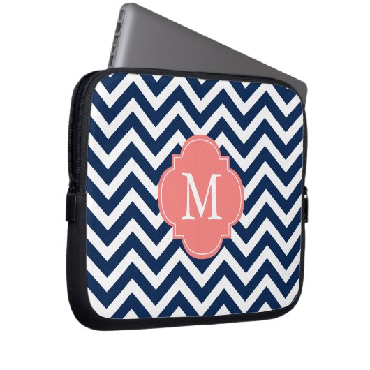 Korallenrotes u. blaues Zickzack-Muster-Monogramm Laptopschutzhülle (Vorne Rechts)