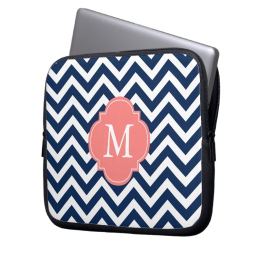 Korallenrotes u. blaues Zickzack-Muster-Monogramm Laptopschutzhülle (Vorderseite Links)