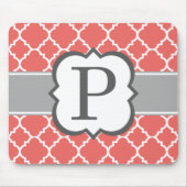 Korallenweißes Monogramm Letter P Quatrefolie Mousepad (Vorne)