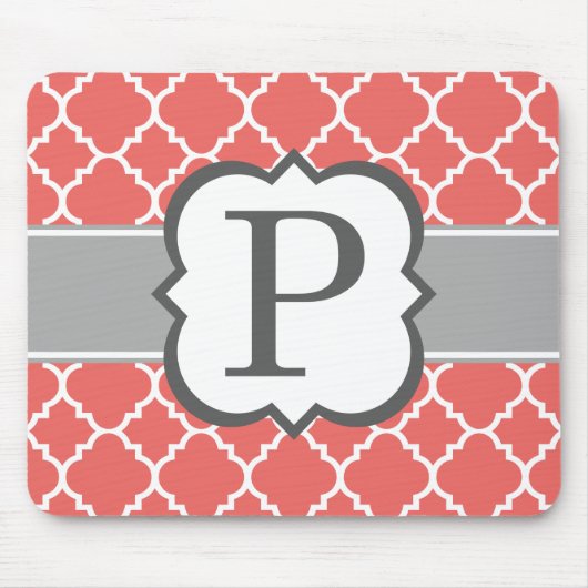 Korallenweißes Monogramm Letter P Quatrefolie Mousepad (Vorne)
