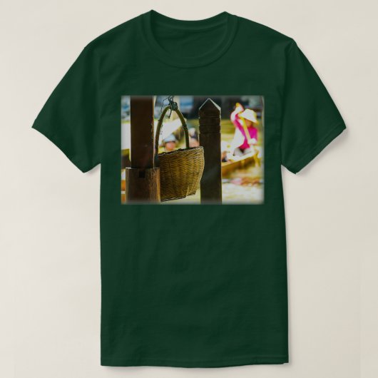 Korb in Khlong Ong Ang Canai Bangkok T-Shirt (Design vorne)
