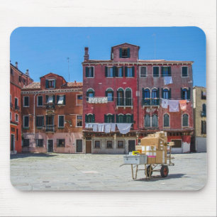 Korb mit Kartons in Venedig Mousepad