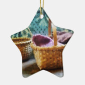 Korb mit Strickzeug Keramik Ornament (Links)