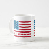 Korb von Deplorables amerikanischer Flagge Kaffeetasse (Vorderseite Links)