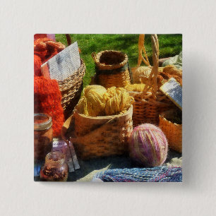 Körbe des Garns an der Flohmarkt Button