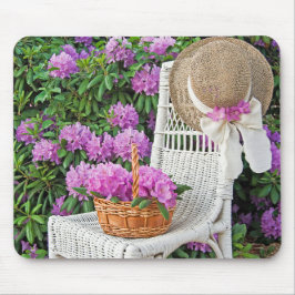 Korbsessel im Garten von Azalea Mousepad
