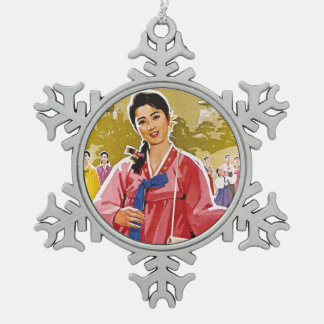 Koreanische Damen im Hanbok Schneeflocken Zinn-Ornament