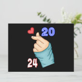 Koreanisches Herz 2024 Ankündigung (Stehend Vorderseite)