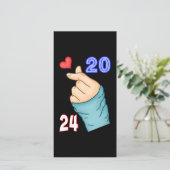 Koreanisches Herz 2024 Ankündigung (Stehend Vorderseite)