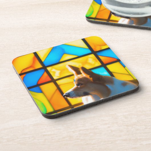 Korgi-Buntglasglanz strahlt hell auf Getränkeuntersetzer (Linke Seite)