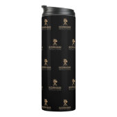 Korman Productions YouTube Channel-Logo gepackt Thermosbecher (Nach rechts gedreht)