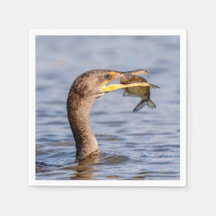 Kormoran mit Fisch Serviette