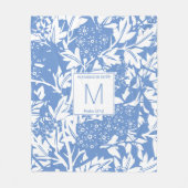 Kornblumenblaue Florale Monogramm Fleecedecke (Vorderseite)