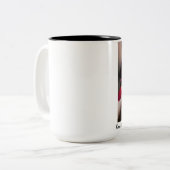 Korner Kafé herausgestellte Tasse (Vorderseite Links)