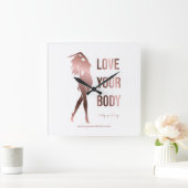 Körperbildhauerkörper, die den Wellness-Center prä Quadratische Wanduhr (Zuhause)