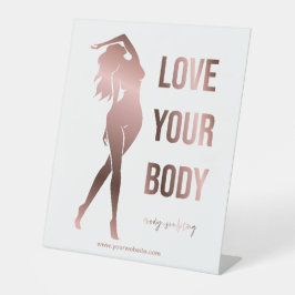 Körperbildhauerkörper, die die Fitness des Wellnes Sockelschild