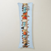 Körperkissen mit Vogelreihe auf hellblau (Vorderseite Vertikal)