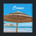 Korsika Calvi Zitadelle und Strand Souvenir Magnet<br><div class="desc">Foto der Zitadelle von Calvi unter einem Sonnenschirm,  aufgenommen auf der französischen Insel Korsika.</div>