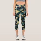 Kosmische Fitness: Abstraktes Muster in dunklen Tö Capri Leggings (Vorderseite)