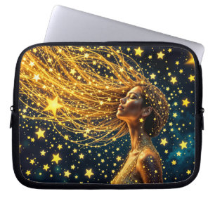 Kosmische Frau mit leuchtendem, goldgelbem Haar Laptopschutzhülle