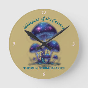 Kosmische Galaxienpilze • Whimsische Fantasy-Pilze Runde Wanduhr