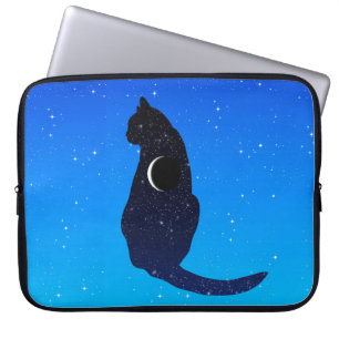 Kosmische Katze im Hintergrund eines Sternenhimmel Laptopschutzhülle