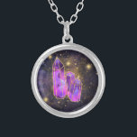 *~* Kosmische Kristalle Gold Glitzer Star Staub AP Versilberte Kette<br><div class="desc">(Suche nach AP40 für ähnliche Objekte) * Energy Enhanced BOHO PASTEL LILA , VIOLET , TIEF MAGENTA CELESTIAL COSMIC UNIVERSE CRYSTALS mit GOLD GLITZER STARS und glitzerndem MAGICAL GOLD STAR DUST. Dieses fröhliche Crystal-Design ist auf einem Nachthimmel dunkelblau lila und magenta rosa Aquarell Hintergrund. Man kann dieses Design als esoterische...</div>