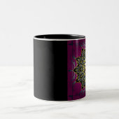 Kosmische OM Zweifarbige Tasse (Mittel)