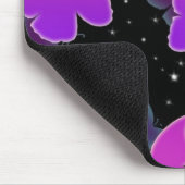Kosmische Schmetterlinge in Lila Mousepad (Ecke)