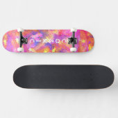 Kosmische Sterne in einer Galaxie aus rosa-blauora Skateboard (Horizontal)