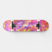 Kosmische Sterne in einer Galaxie aus rosa-blauora Skateboard (Horizontal)