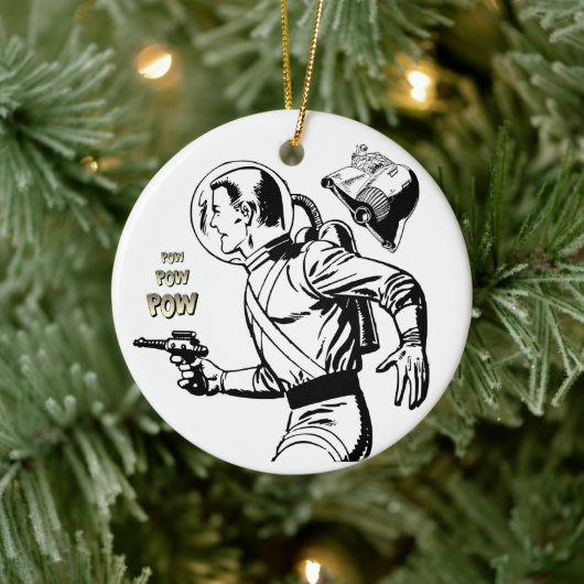 Kosmischer Charme: Retro-Sci-Fi Ray Gun Man Keramik Ornament (Baum)