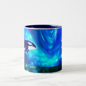 Kosmischer Orca Zweifarbige Tasse (Mittel)