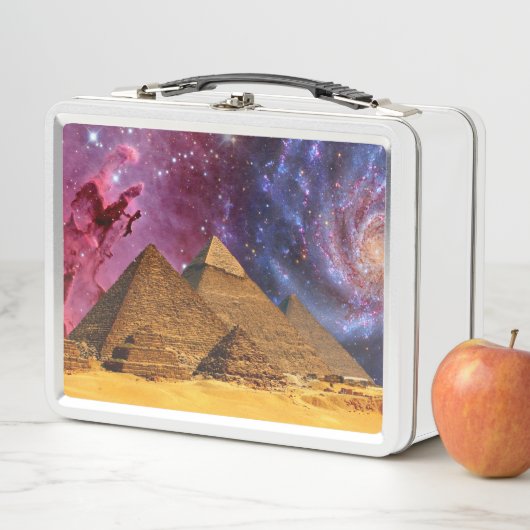 kosmischer Sturm über dem Untergrund Metall Brotdose (Beispiel)