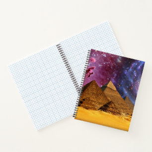 kosmischer Sturm über dem Untergrund Notizblock