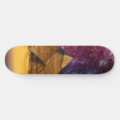 kosmischer Sturm über dem Untergrund Skateboard (Horizontal)