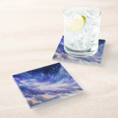 Kosmischer Traum: Wirbelnde Nebel & Sternennacht Glasuntersetzer (Schrägansicht)