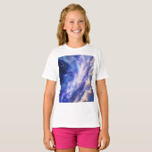 Kosmischer Traum: Wirbelnde Nebel & Sternennacht T-Shirt (Vorne ganz)