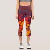 Kosmisches Feuer, rote und orangefarbene Zellen Capri Leggings (Vorderseite)