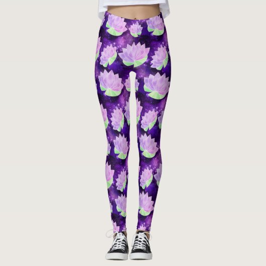Kosmisches Glam Lila Lotus Blume Galaxie Print Yog Leggings (Vorderseite)