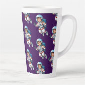 Kosmonaut schwebt im Weltraum Milchtasse (Rechts)