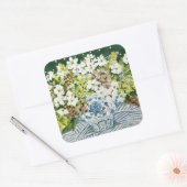 Kosmos und Hydrangeas in einer chinesischen Vase 2 Quadratischer Aufkleber (Umschlag)
